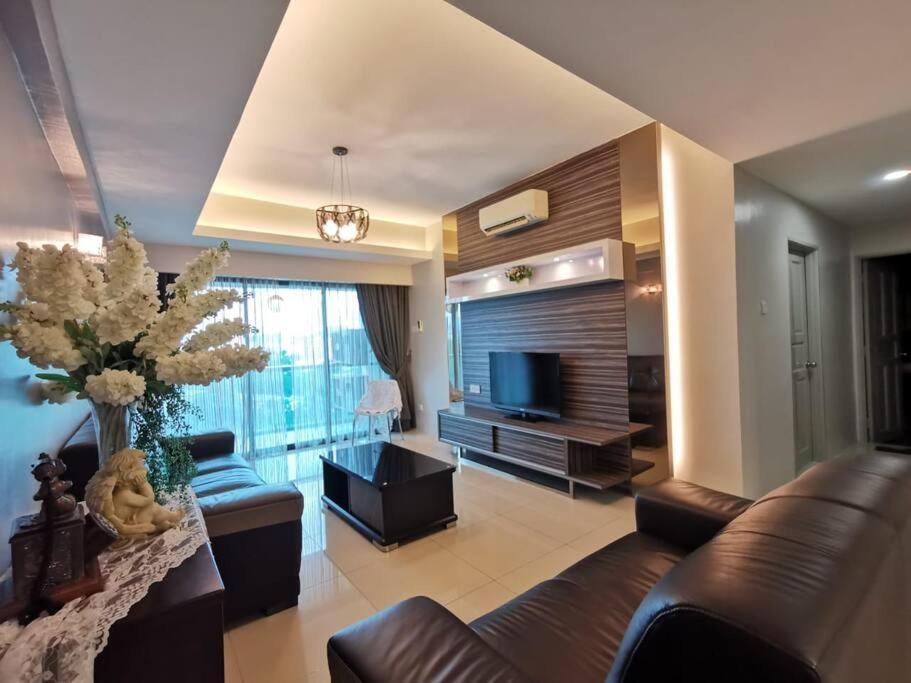 Glamorous At Kinta Riverfront Apartment イポー エクステリア 写真
